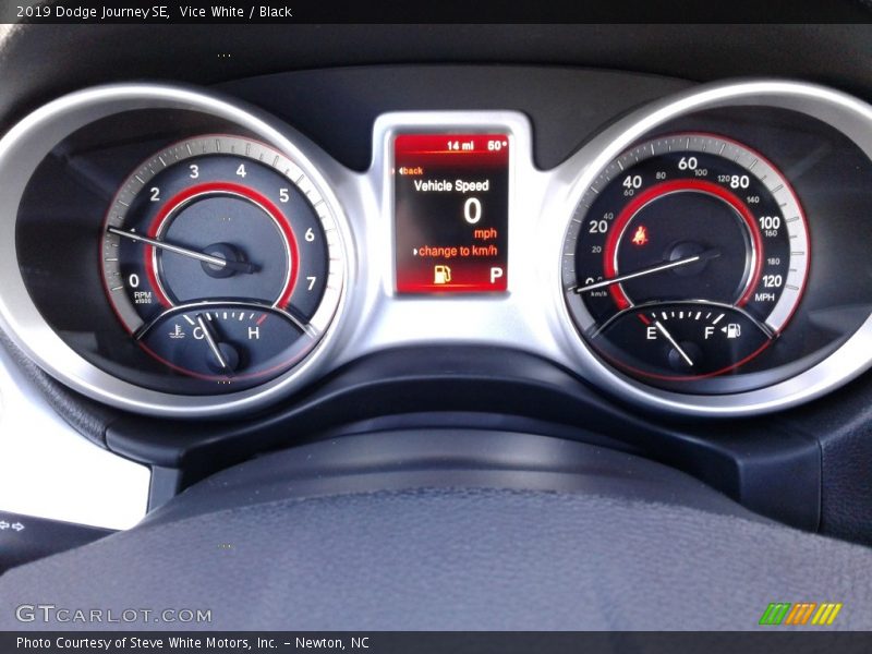 Vice White / Black 2019 Dodge Journey SE