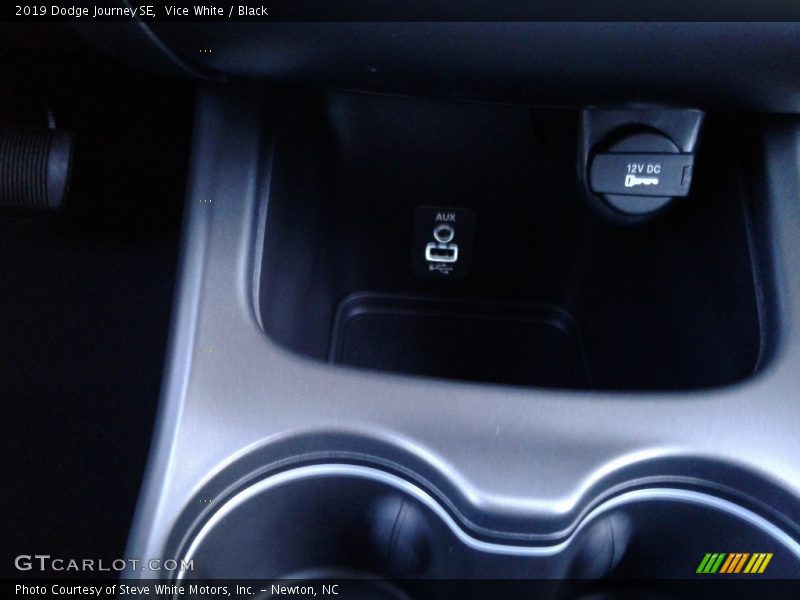 Vice White / Black 2019 Dodge Journey SE