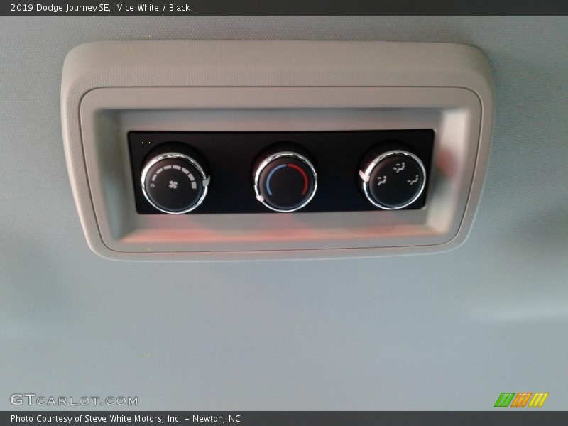 Vice White / Black 2019 Dodge Journey SE