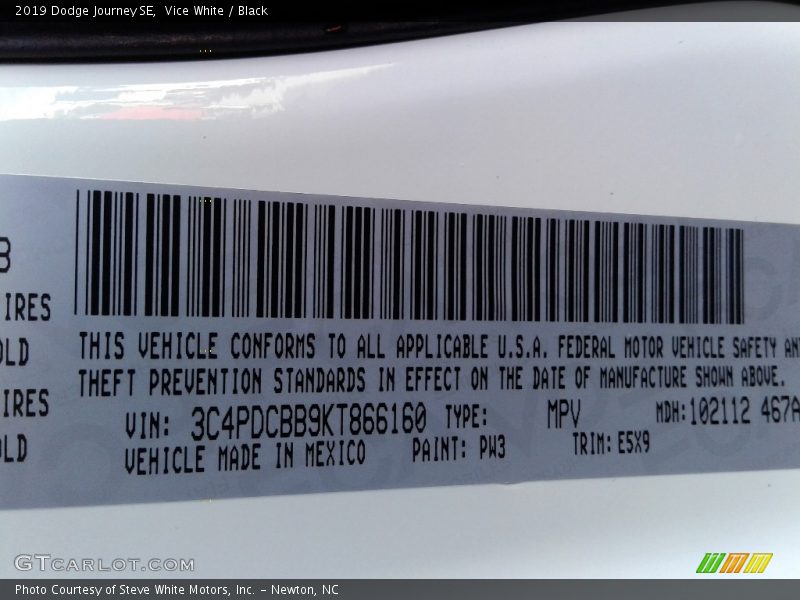 Vice White / Black 2019 Dodge Journey SE