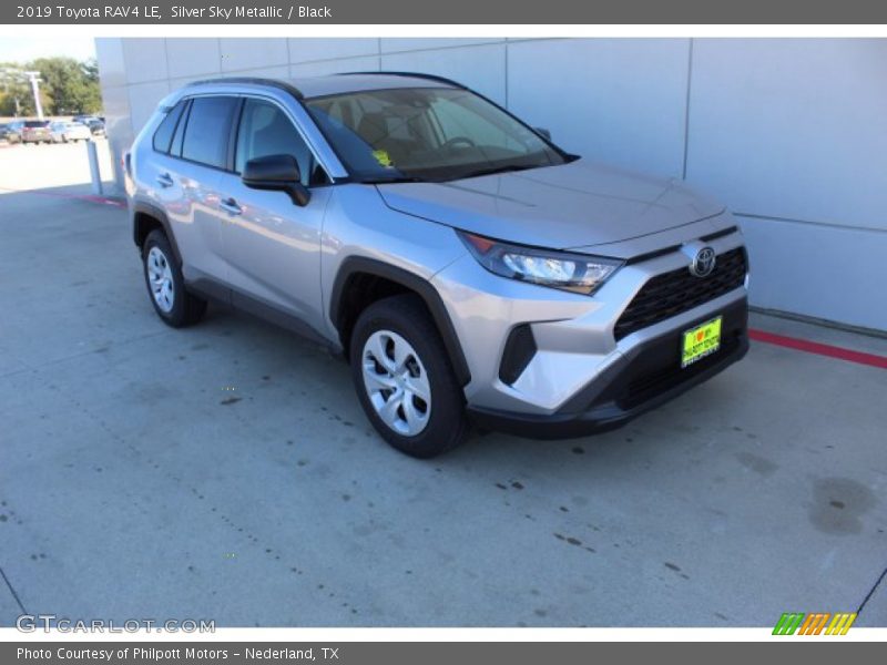 Silver Sky Metallic / Black 2019 Toyota RAV4 LE