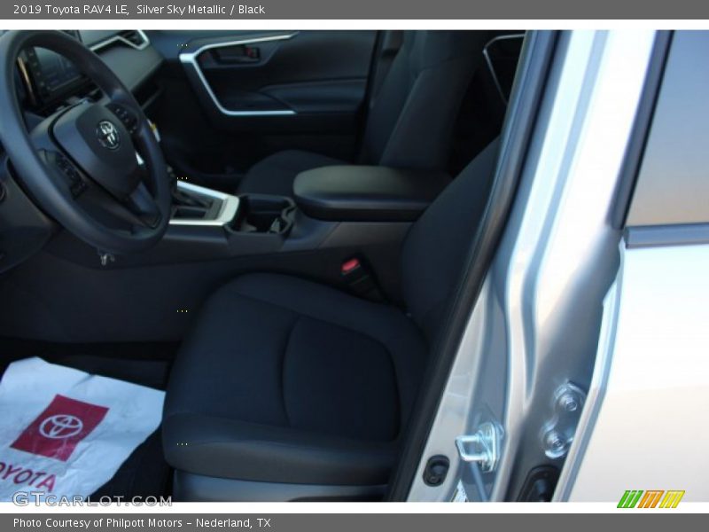 Silver Sky Metallic / Black 2019 Toyota RAV4 LE