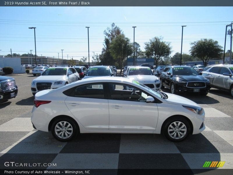 Frost White Pearl / Black 2019 Hyundai Accent SE