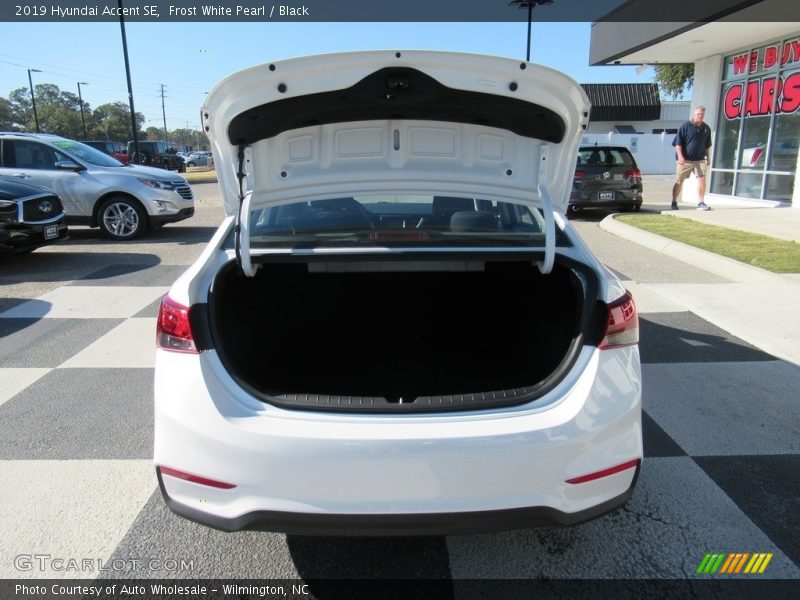 Frost White Pearl / Black 2019 Hyundai Accent SE