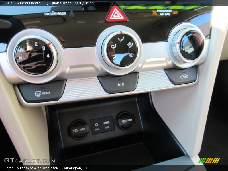 Quartz White Pearl / Beige 2019 Hyundai Elantra SEL