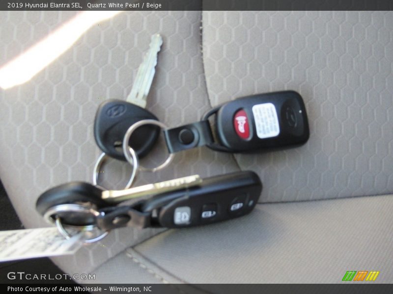 Quartz White Pearl / Beige 2019 Hyundai Elantra SEL