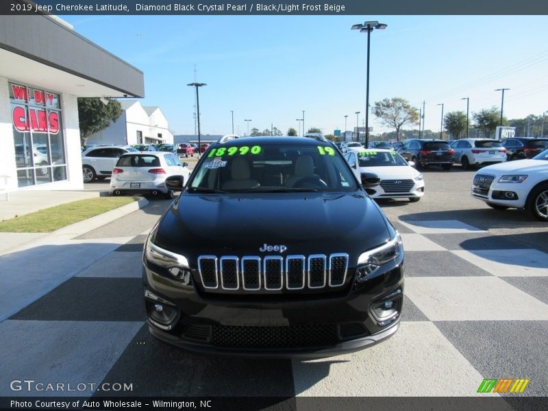 Diamond Black Crystal Pearl / Black/Light Frost Beige 2019 Jeep Cherokee Latitude