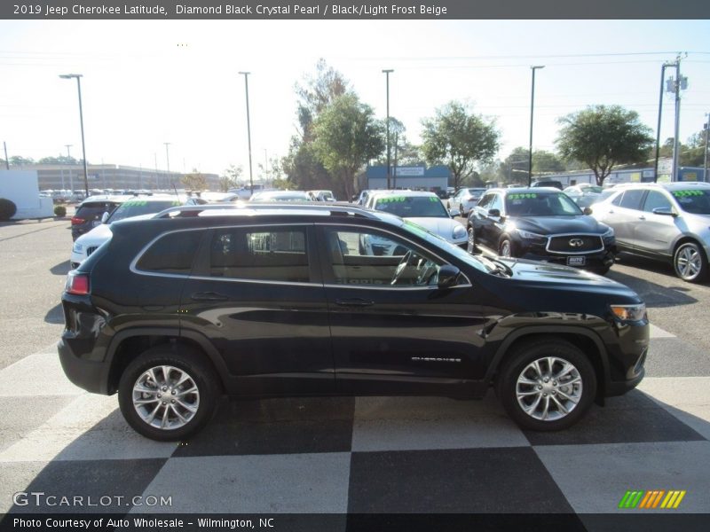 Diamond Black Crystal Pearl / Black/Light Frost Beige 2019 Jeep Cherokee Latitude