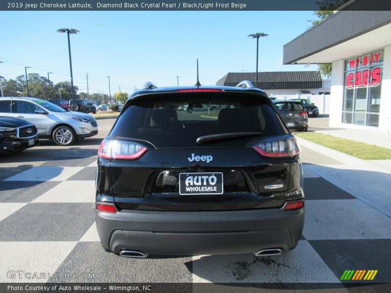 Diamond Black Crystal Pearl / Black/Light Frost Beige 2019 Jeep Cherokee Latitude