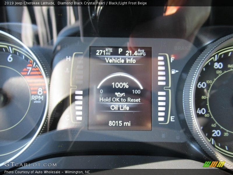 Diamond Black Crystal Pearl / Black/Light Frost Beige 2019 Jeep Cherokee Latitude