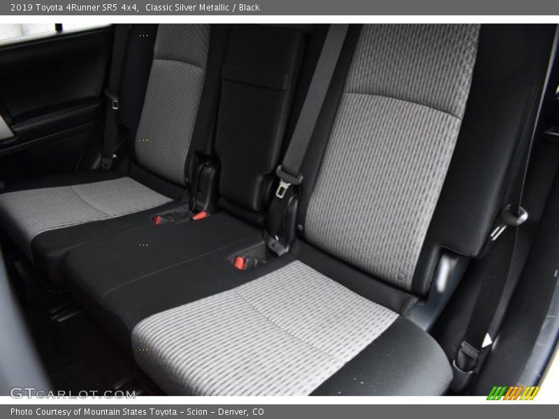 Classic Silver Metallic / Black 2019 Toyota 4Runner SR5 4x4