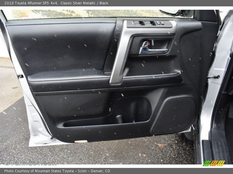 Classic Silver Metallic / Black 2019 Toyota 4Runner SR5 4x4