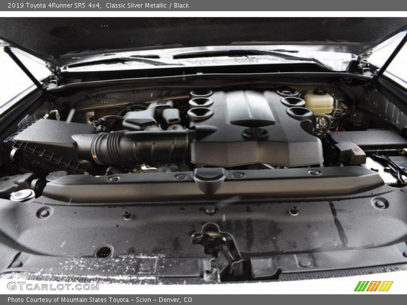 Classic Silver Metallic / Black 2019 Toyota 4Runner SR5 4x4