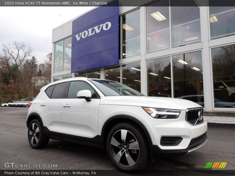 Front 3/4 View of 2020 XC40 T5 Momentum AWD