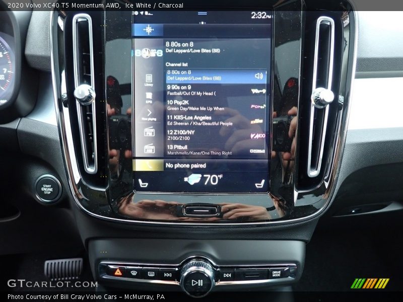Ice White / Charcoal 2020 Volvo XC40 T5 Momentum AWD