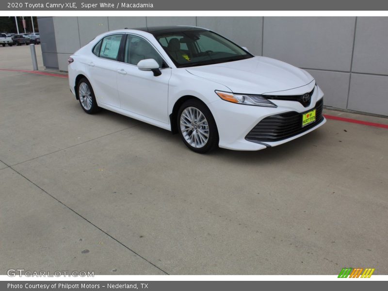 Super White / Macadamia 2020 Toyota Camry XLE
