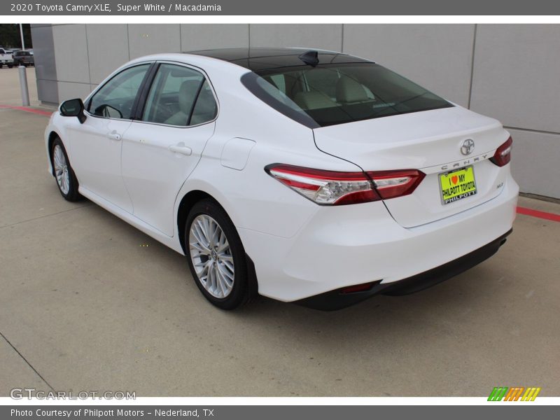 Super White / Macadamia 2020 Toyota Camry XLE