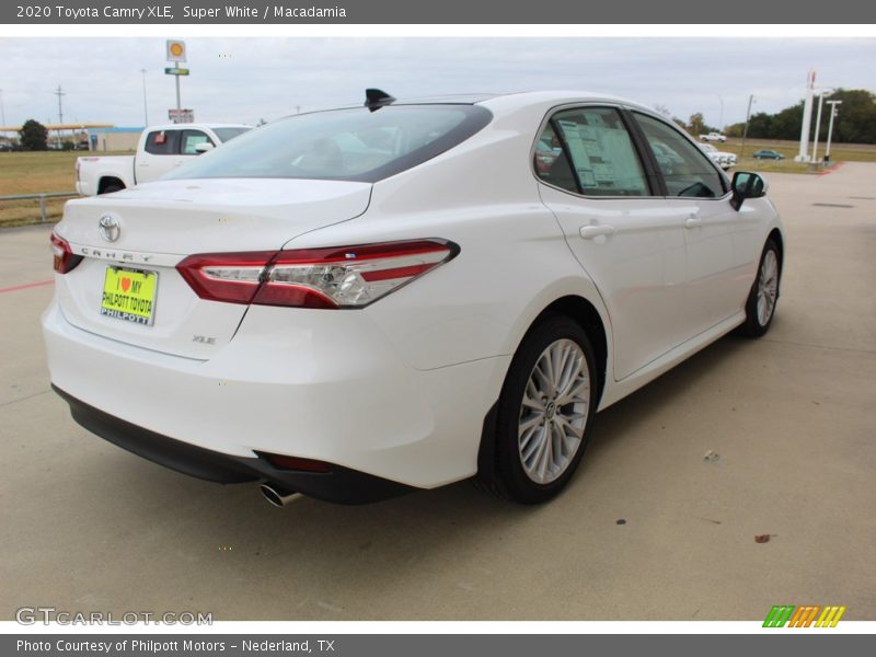 Super White / Macadamia 2020 Toyota Camry XLE