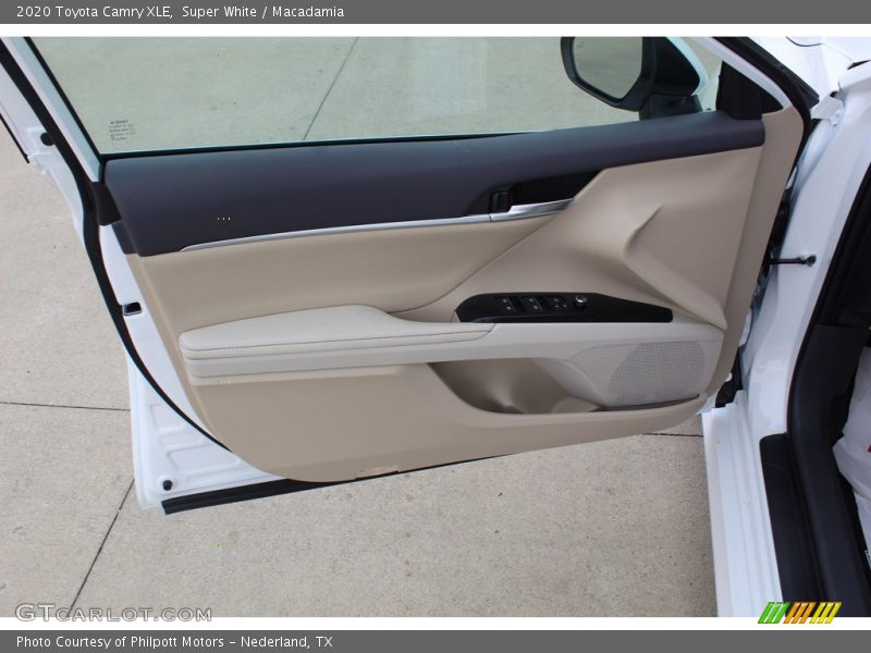 Super White / Macadamia 2020 Toyota Camry XLE