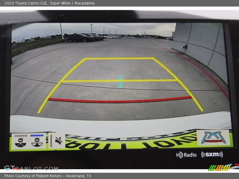 Super White / Macadamia 2020 Toyota Camry XLE