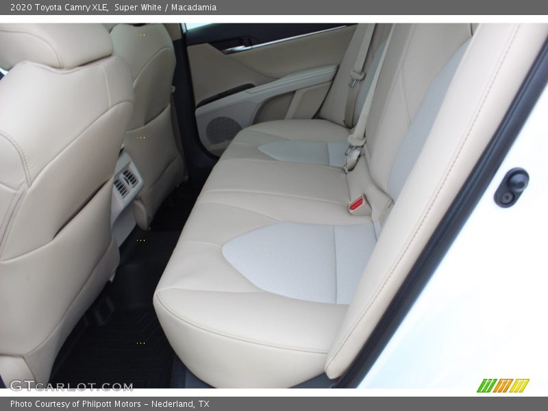 Super White / Macadamia 2020 Toyota Camry XLE