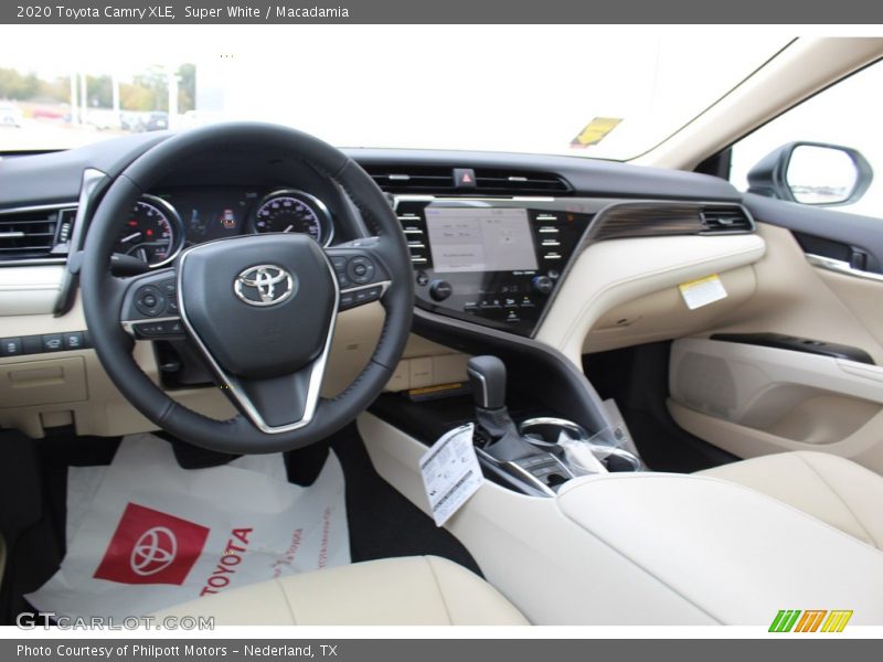 Super White / Macadamia 2020 Toyota Camry XLE