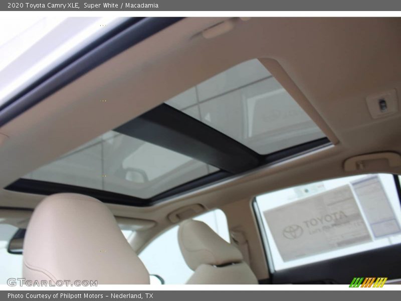 Super White / Macadamia 2020 Toyota Camry XLE