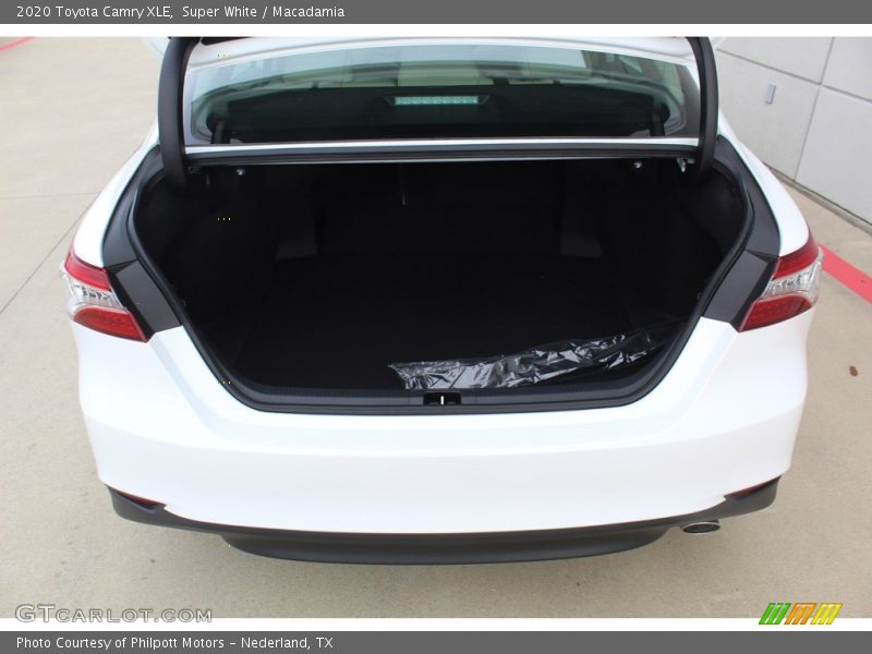 Super White / Macadamia 2020 Toyota Camry XLE