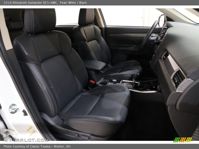 Front Seat of 2019 Outlander SE S-AWC