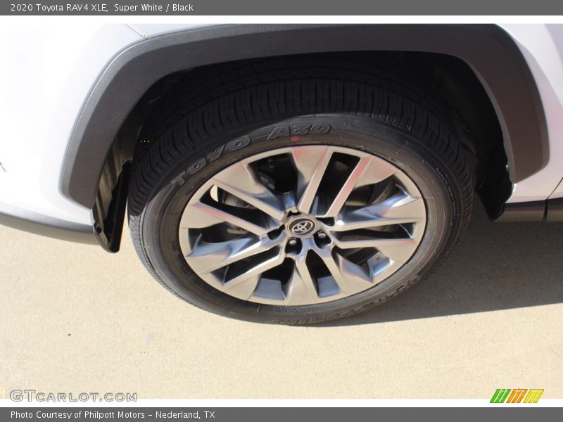 Super White / Black 2020 Toyota RAV4 XLE