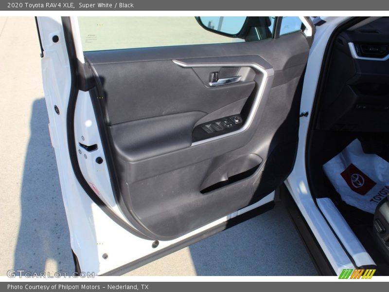 Super White / Black 2020 Toyota RAV4 XLE