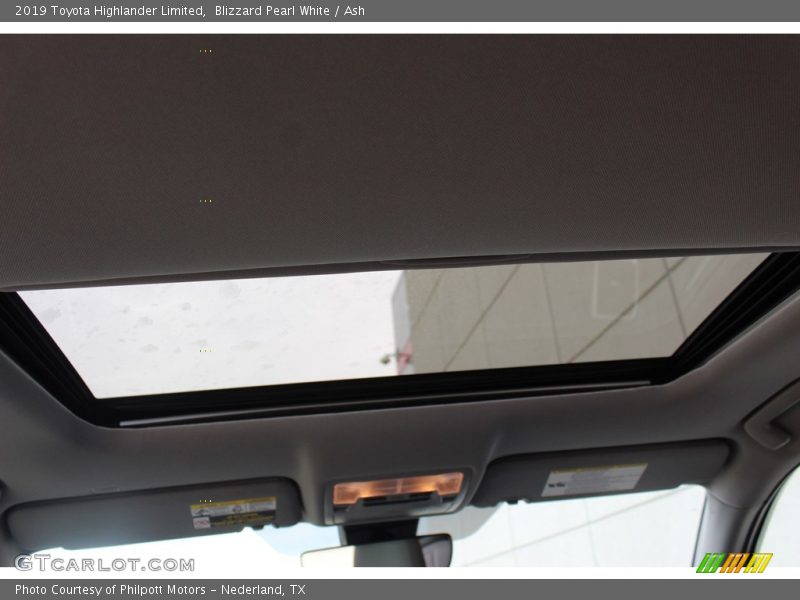 Blizzard Pearl White / Ash 2019 Toyota Highlander Limited