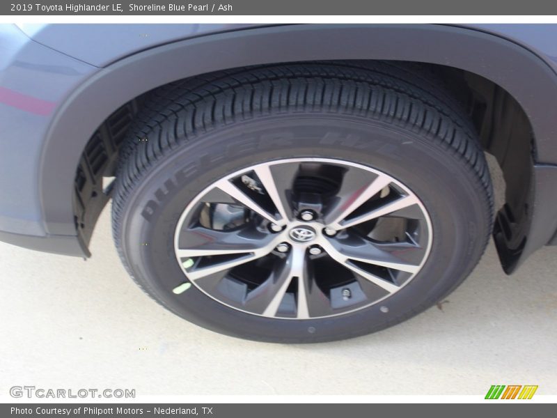 Shoreline Blue Pearl / Ash 2019 Toyota Highlander LE