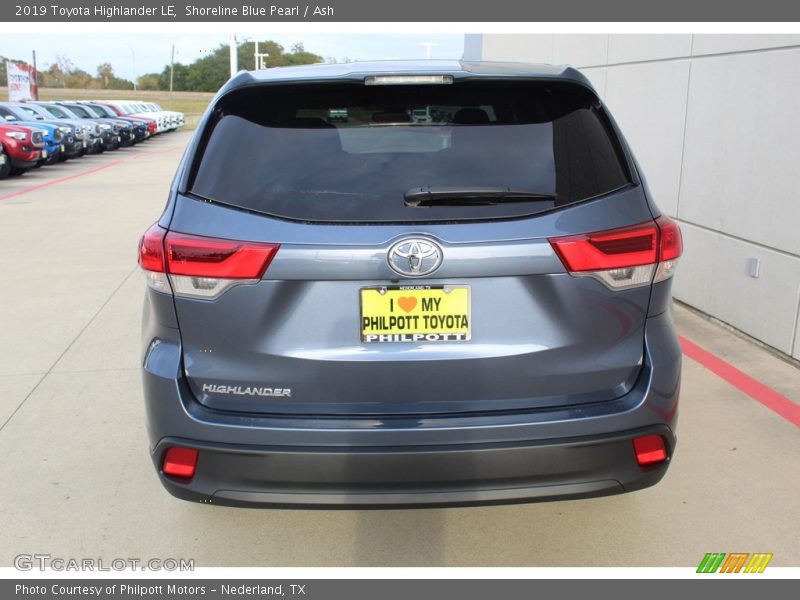 Shoreline Blue Pearl / Ash 2019 Toyota Highlander LE