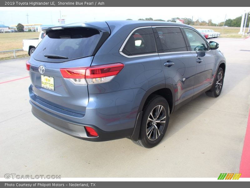 Shoreline Blue Pearl / Ash 2019 Toyota Highlander LE