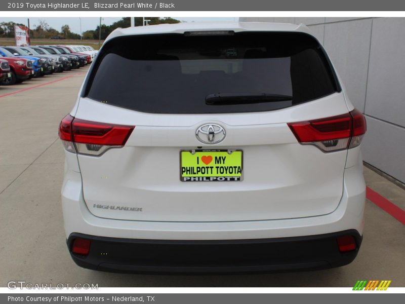Blizzard Pearl White / Black 2019 Toyota Highlander LE