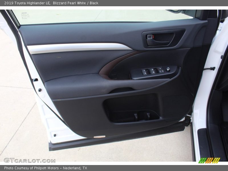 Blizzard Pearl White / Black 2019 Toyota Highlander LE
