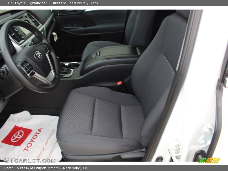 Blizzard Pearl White / Black 2019 Toyota Highlander LE