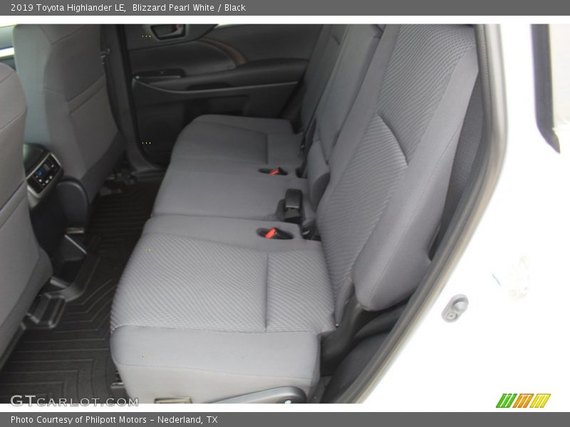 Blizzard Pearl White / Black 2019 Toyota Highlander LE