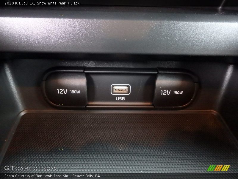 Snow White Pearl / Black 2020 Kia Soul LX