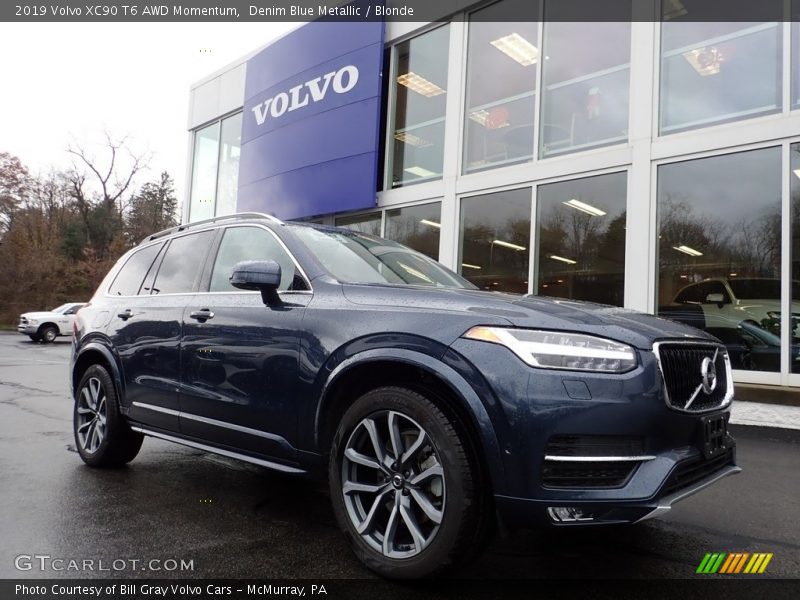 Front 3/4 View of 2019 XC90 T6 AWD Momentum