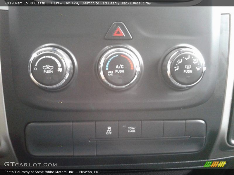 Delmonico Red Pearl / Black/Diesel Gray 2019 Ram 1500 Classic SLT Crew Cab 4x4