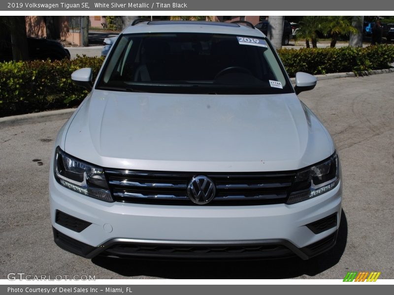 White Silver Metallic / Titan Black 2019 Volkswagen Tiguan SE