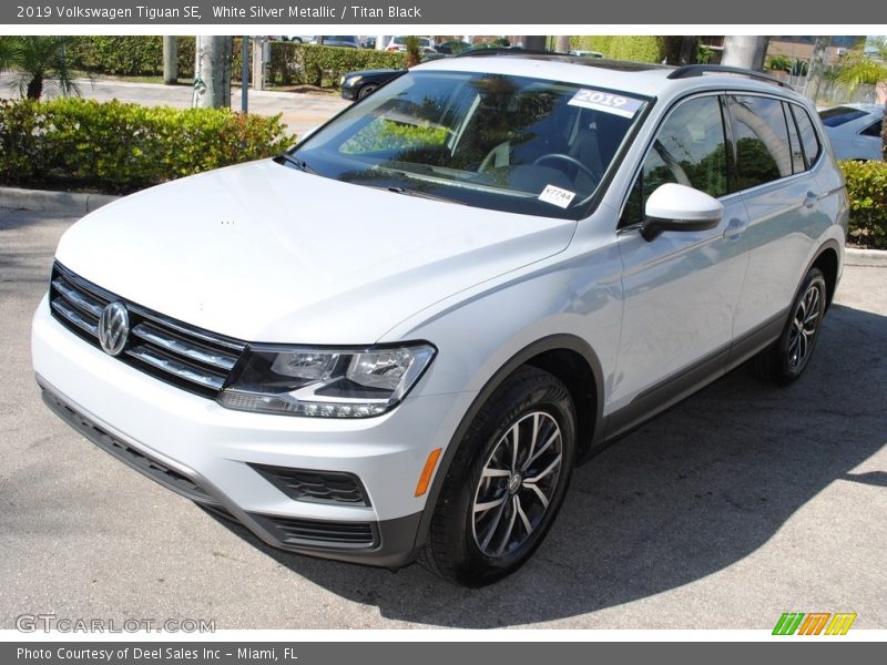 White Silver Metallic / Titan Black 2019 Volkswagen Tiguan SE