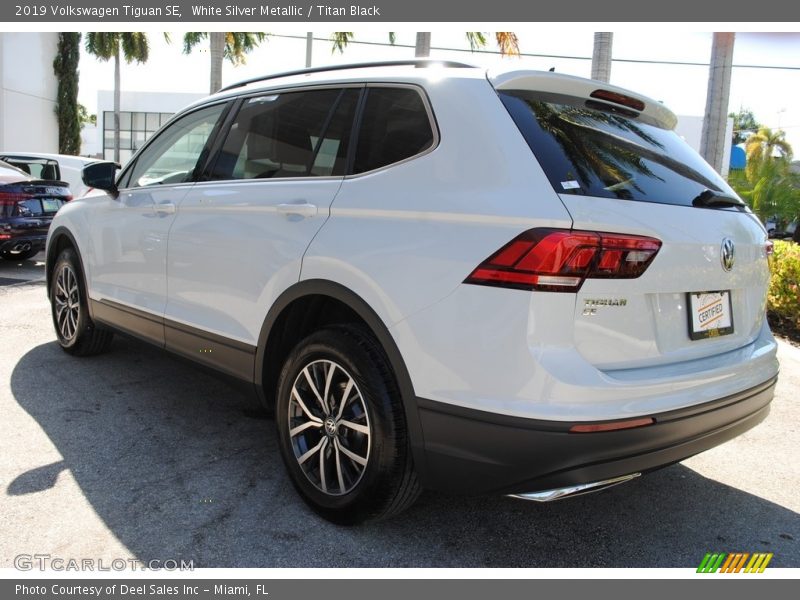 White Silver Metallic / Titan Black 2019 Volkswagen Tiguan SE