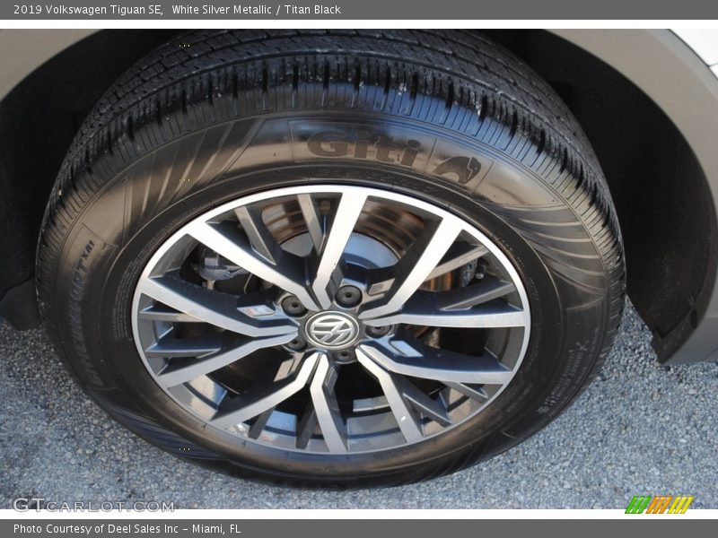 White Silver Metallic / Titan Black 2019 Volkswagen Tiguan SE