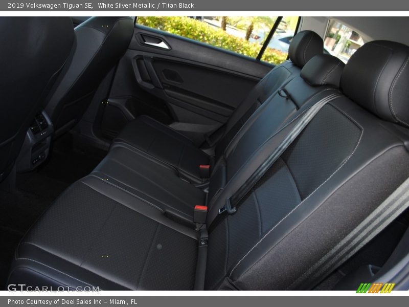 White Silver Metallic / Titan Black 2019 Volkswagen Tiguan SE