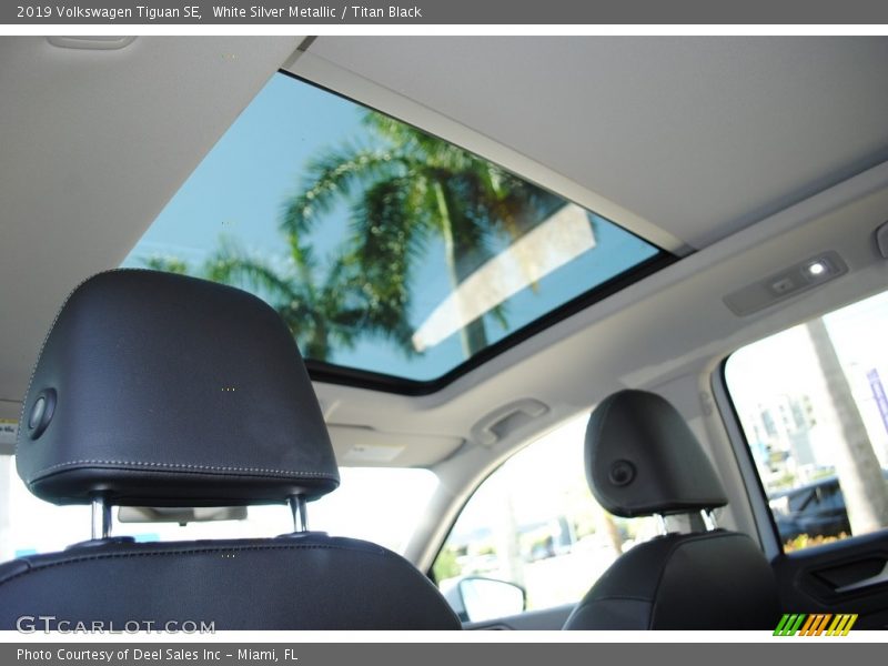 White Silver Metallic / Titan Black 2019 Volkswagen Tiguan SE