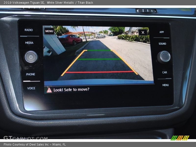 White Silver Metallic / Titan Black 2019 Volkswagen Tiguan SE