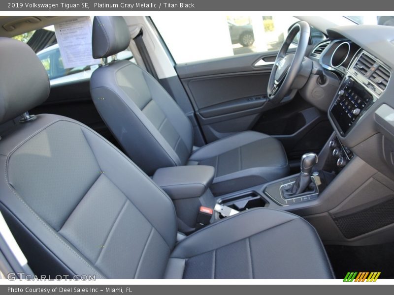 Platinum Gray Metallic / Titan Black 2019 Volkswagen Tiguan SE